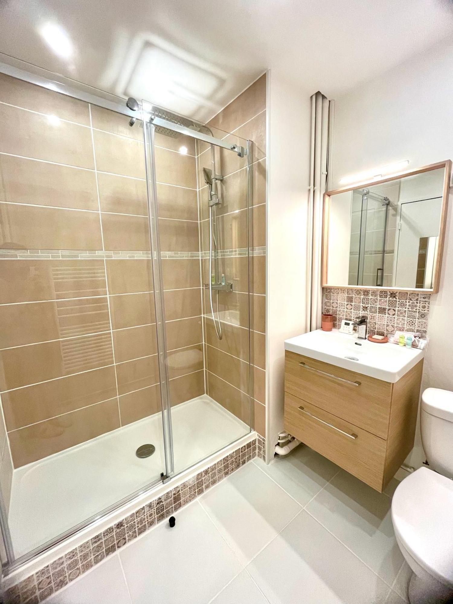 Charmant Studio + Parking Prive Caen Ngoại thất bức ảnh